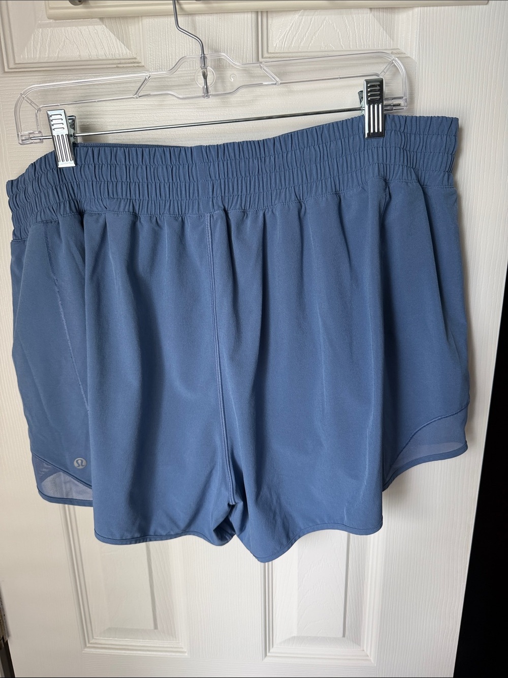 Lululemon Hotty Hot High-Rise Lined Short 4"
Colour Oasis Blue
Size 18 - Picture 3 of 5